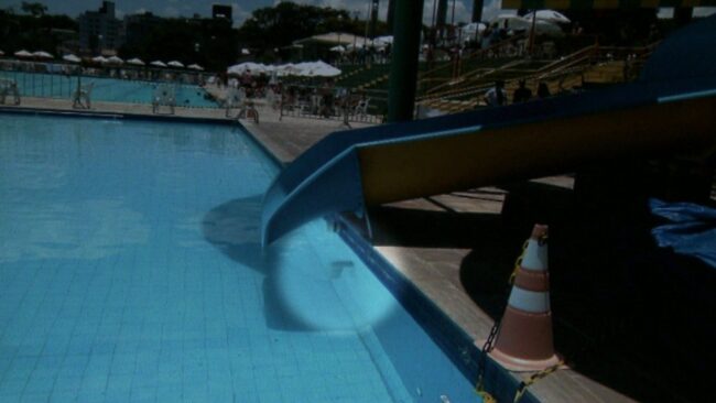 Foto da segurança em piscinacomp